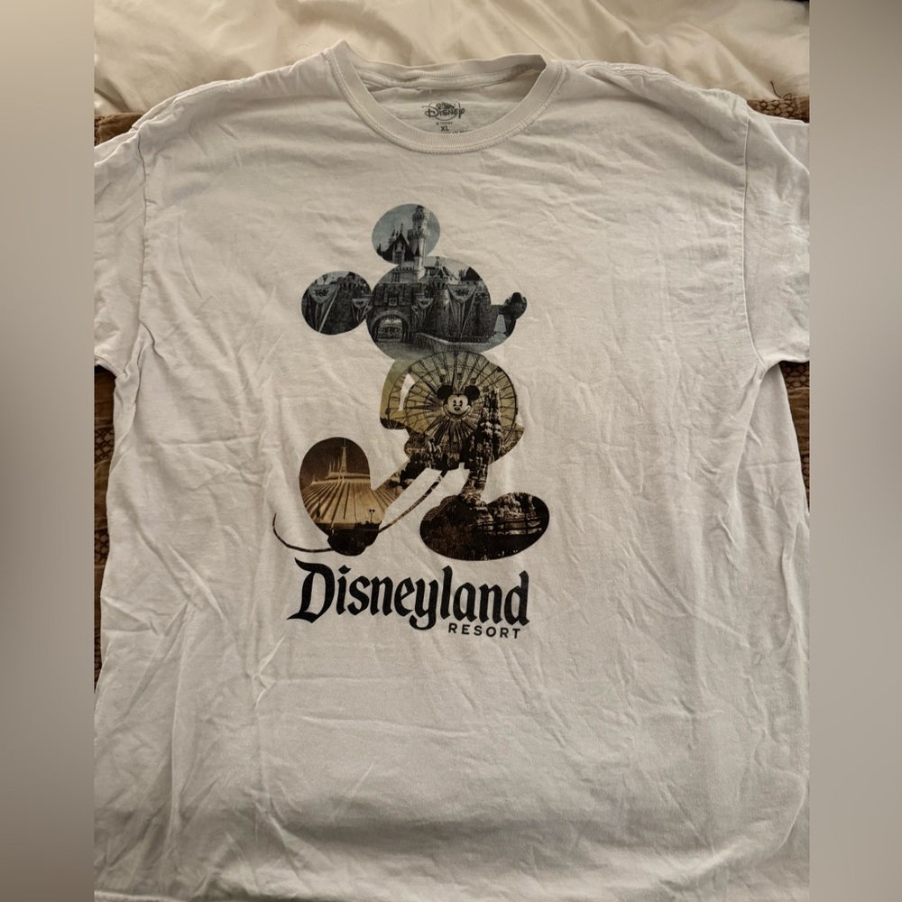 Vintage Disneyland Mickey Graphic Tee 🖤